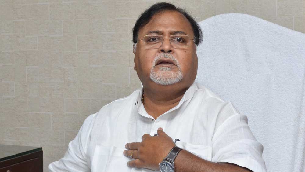 পার্থের থাইরয়েড টেস্টেও তেমন কোনও বিচ্যুতি লক্ষ করা যায়নি। তাঁর শরীরে থাইরক্সিন হরমোনের মাত্রা স্বাভাবিক।