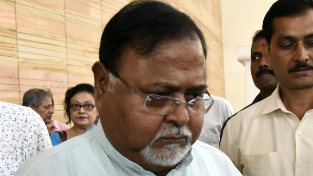 কিডনিতে সমস্যা রয়েছে পার্থের। পার্থের আইনজীবীর তরফে দাবি করা হয়েছিল, পার্থের শরীরে ইউরিয়া এবং ক্রিয়েটিনিনের মাত্রা স্বাভাবিকের তুলনায় বেশি। সেই রিপোর্টও আদালতে জমা দেওয়া হয়।