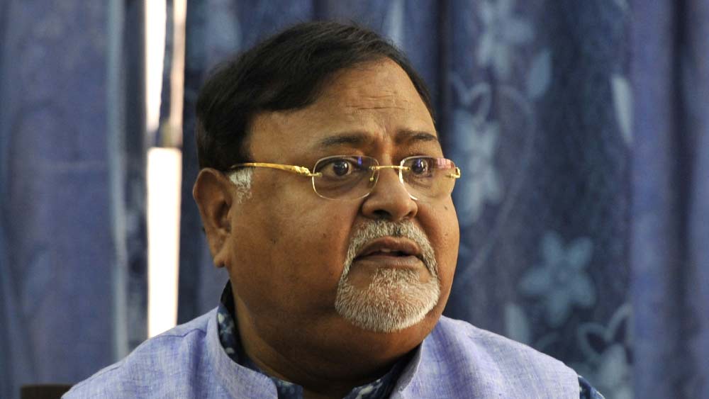 পার্থের উচ্চ রক্তচাপজনিত সমস্যাও দীর্ঘ দিনের। পার্থের পুরনো মেডিক্যাল রিপোর্টেও এমনটাই উল্লেখ ছিল। এমসে পরীক্ষার পরও দেখা গিয়েছে তাঁর রক্তচাপ ১২৫/৬১।