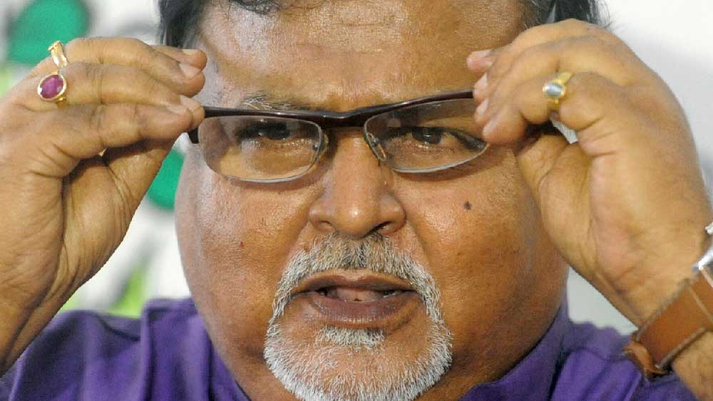 আপাতত ইডি হেফাজতেই থাকবেন পার্থ। রাজ্যে শিক্ষক নিয়োগে দুর্নীতির অভিযোগের মামলায় গ্রেফতার হওয়া পার্থকে সোমবার বিশেষ ইডি আদালতে ভার্চুয়ালি হাজির করানো হয়। বিচারক তাঁকে ১০ দিনের ইডি হেফাজতের নির্দেশ দিয়েছেন। তবে নির্দিষ্ট সময়ের ব্যবধানে তাঁর স্বাস্থ্যপরীক্ষা করাতে হবে বলেও নির্দেশ দেওয়া হয়েছে আদালতের তরফে।