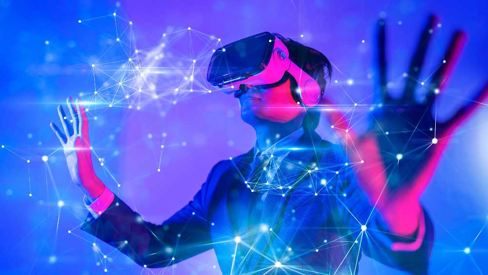 ‘মেটাভার্স’ বা ‘অগমেন্টেড রিয়্যালিটি’র সঙ্গে আরও বেশি করে পরিচয় হবে মানুষের। যেখানে একজন ব্যক্তি তাঁর প্রয়াত কোনও পূর্বপুরুষের মডেল তৈরি করে তাঁর থ্রিডি অবতার হাজির করতে পারবেন। পারবেন তাঁর সঙ্গে কথা চালাতেও। এক কথায়, বদলে যাবে চারপাশের অনেক কিছুই। 