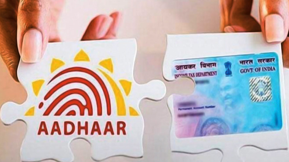 ব্যাঙ্ক অ্যাকাউন্ট থেকে শুরু করে প্যান কার্ডের সঙ্গে লিঙ্ক করা, অনন্য ১২ সংখ্যার আধার কার্ডের গুরুত্ব প্রতিটি দেশবাসীর জীবনে অপরিসীম।