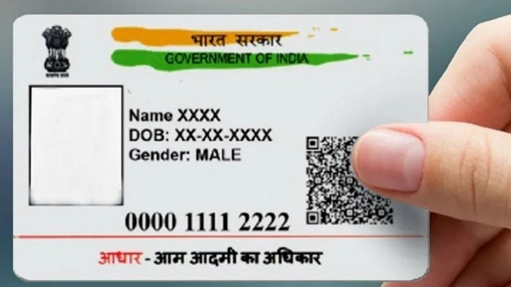 তবে আপনার আধার কার্ড সুরক্ষিত আছে কি না, তা বুঝবেন কী ভাবে? কয়েকটি সহজ পদ্ধতিতে আপনি সহজেই জানতে পারবেন, আপনার আধার নম্বর বাতিল করা হয়েছে না হয়নি।