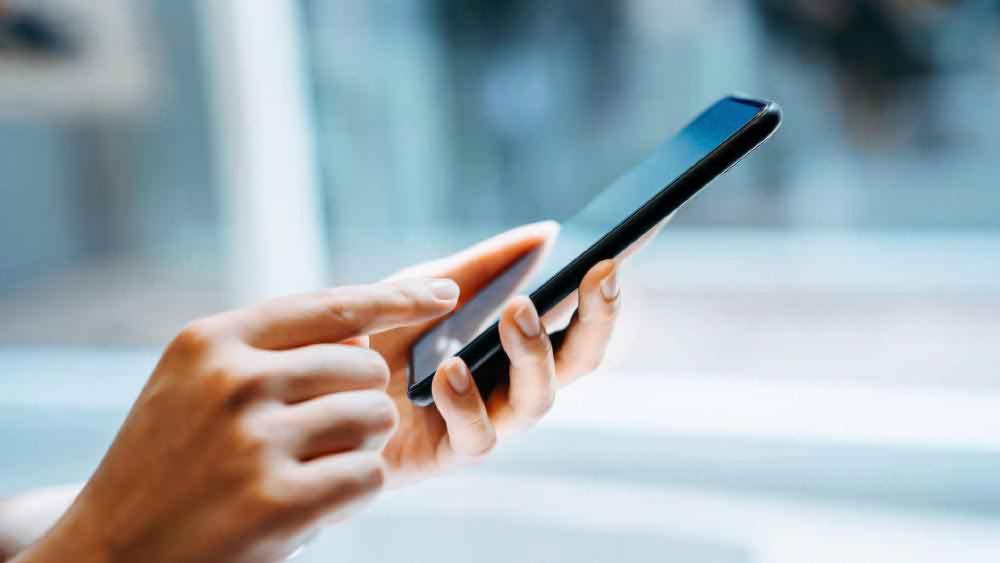 এর পর রেজিস্টার করা মোবাইল নম্বরে ইউআইডিএআই-এর তরফে একটি ওটিপি আসবে। সেই ওটিপিটি ওয়েবসাইটে নির্দিষ্ট জায়গায় দিন।