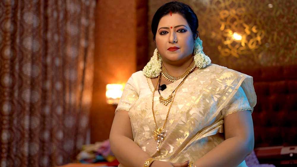 সিল্ক হোক বা জামদানি, জরির কাজই প্রিয় শোভন-সঙ্গিনীর। মোনালিসা বা অর্পিতার থেকে রূপটানের পছন্দেও তিনি আলাদা। 