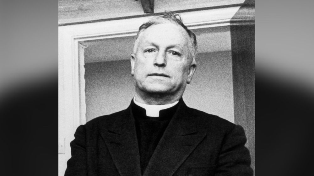 ছোটবেলা থেকেই নাকি হিংস্র মনোবৃত্তি ছিল ম্যাকের। স্কুলের সহপাঠী, অবলা পশুপাখিরাও তার অত্যাচারের শিকার। এমনকি, ছোটবেলায় তার থেকে কমবয়সি ছেলেকে খুনেরও চেষ্টা করেছিল বলে দাবি তার। বাধা পাওয়ায় সে চেষ্টা বিফলে যায়!