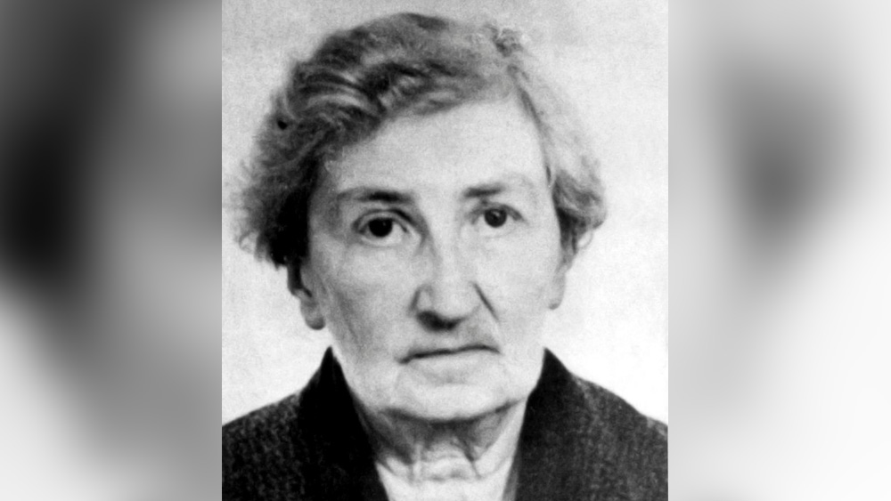 ছোটবেলা থেকে ম্যাকের বায়নাক্কার অন্ত ছিল না। তার জন্য বাড়িতেও অশান্তি করত সে। মা-বোনেদের উপর মারধরের মাত্রা বেড়ে চলায় ছ’বছরের মধ্যে তাকে ১৮ বার ঘর থেকে দূরে বিশেষ স্কুলে এবং প্রতিষ্ঠানে পাঠানো হয়েছিল। তবে সে সবে কাজের কাজ হয়নি। ১৮ বছর বয়সের আগেই বহু বার জেলযাত্রা হয়েছিল ম্যাকের।