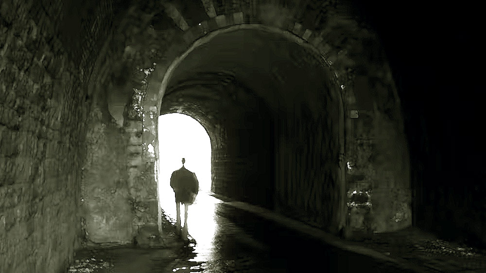 ম্যাকের নামের সঙ্গে জুড়ে গেছে ‘মনস্টার অব বেলগ্রাভিয়া’, ‘সাইকোপ্যাথ’ বা ‘শয়তানের শাগরেদ’ তকমা। খোদ ম্যাকে অবশ্য নিজেকে ডেভিড গ্রোভস বলে ডাকতেই পছন্দ করেন! 