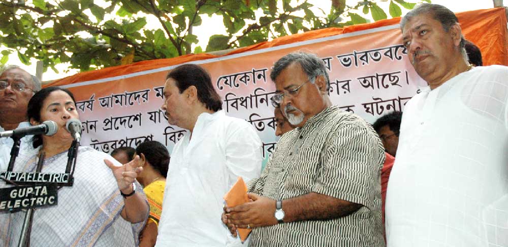 সিঙ্গুর-নন্দীগ্রাম আন্দোলন। যে আন্দোলনের সিঁড়ি বেয়ে মমতার উত্থান শুরু। তাঁর পাশে পাশেই উঠছিলেন পার্থ। 