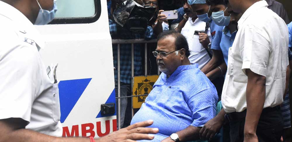 পার্থ চট্টোপাধ্যায়ের কাহিনি রূপকথাই বটে। অন্ধকারের রূপকথা। পার্থমনর্থম।