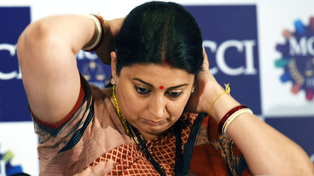 মোদী সরকারের নারী ও শিশুকল্যাণমন্ত্রী স্মৃতি ইরানি মাঝেমধ্যেই রাজনৈতিক বিতর্কের মুখে পড়েন। সম্প্রতি তাঁর মেয়েও বিরোধী পক্ষের রোষের মুখে পড়েছেন। 