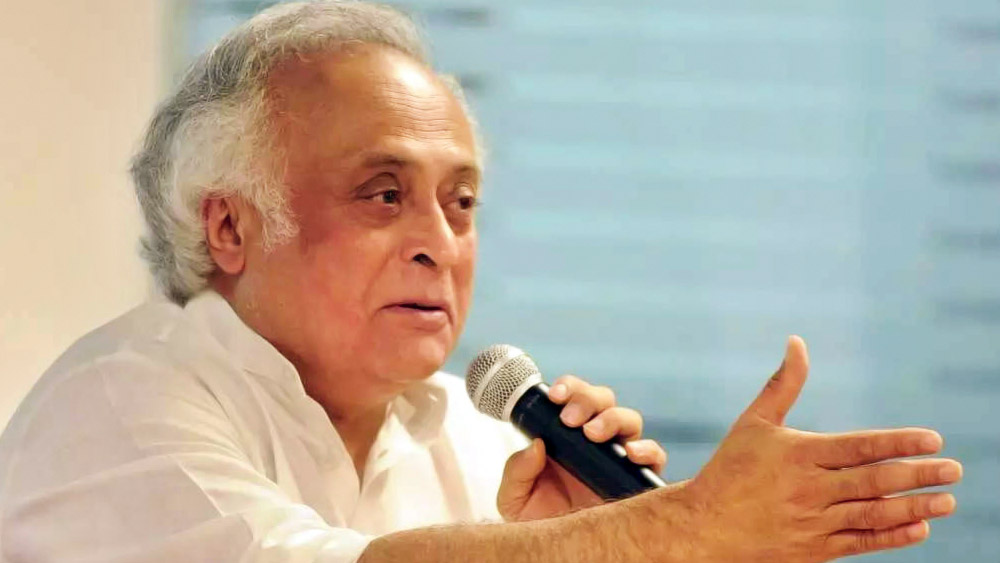 কংগ্রেস নেতা জয়রাম রমেশ স্মৃতির বিরুদ্ধে অভিযোগ এনে বলেছেন, তাঁকে যেন অবিলম্বে কেন্দ্রীয় মন্ত্রীর দায়িত্বভার থেকে মুক্ত করা হয়। 