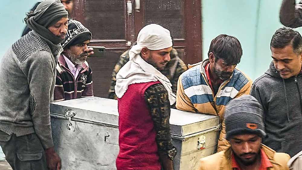 ২০২১-এর ডিসেম্বরে উত্তরপ্রদেশের কানপুরের ব্যবসায়ী পীযূষ জৈনের বাড়িতে তল্লাশি চালায় আমদাবাদের ডিরেক্টরেট জেনারেল অব জিএসটি ইন্টেলিজেন্স (ডিজিজিআই)।