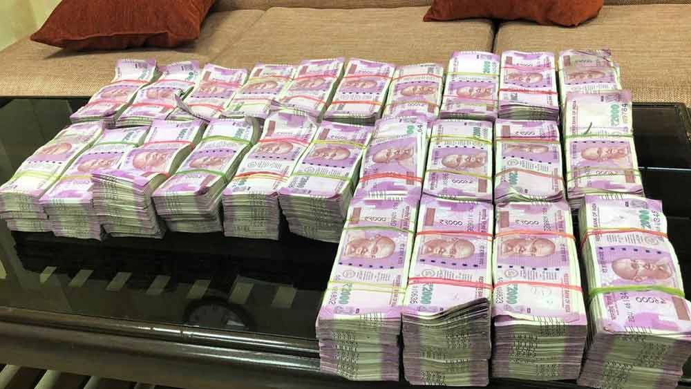 বাড়ি থেকে ছাড়াও কানপুর এবং কনৌজের বেশ কয়েকটি ব্যাঙ্কে থাকা পীযূষের অ্যাকাউন্টেও বিপুল সম্পত্তির হদিস পাওয়া যায়।