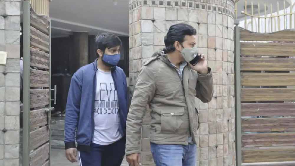 পীযূষের বাবা মহেশচন্দ্র জৈন পেশায় রসায়নবিদ ছিলেন। তাঁর কাছ থেকেই পীযূষ এবং তাঁর ভাই অম্বরীশ সুগন্ধি তৈরির পদ্ধতি রপ্ত করেছিলেন। তবে মাত্র ১৫ বছরেই ভাগ্যের চাকা ঘুরে যায় জৈন পরিবারের। কানপুর থেকে সুগন্ধির ব্যবসাকে ছড়িয়ে দিয়েছিলেন দেশের অন্য প্রান্তেও।