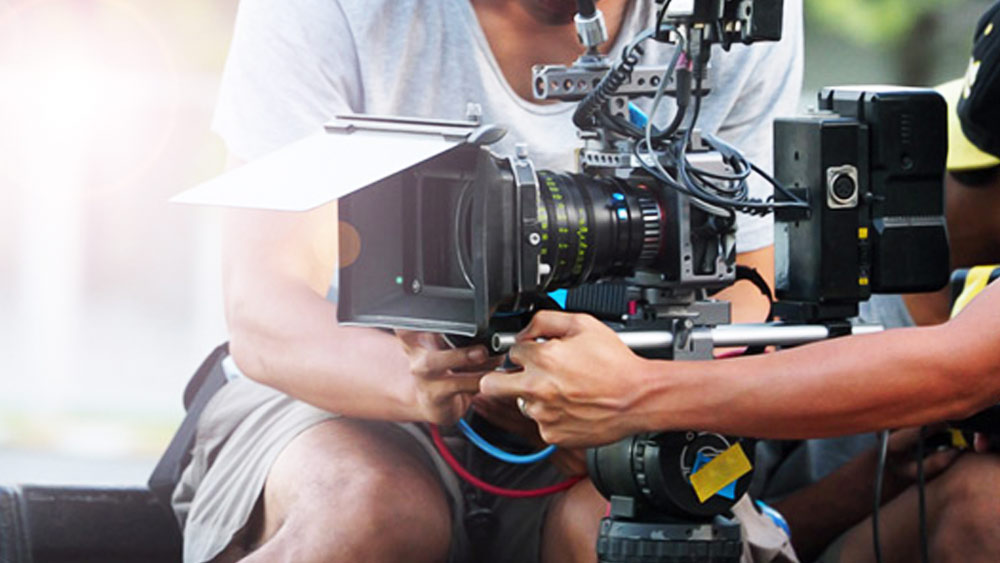 ফিল্ম ট্যুরিজম পলিসির আর্থিক অনুদানের নিয়ম অনুযায়ী, ফিচার ফিল্মের জন্য সর্বাধিক দু’কোটি টাকা, টেলিভিশন ধারাবাহিক, ওয়েব সিরিজের জন্য সর্বাধিক এক কোটি টাকা এবং আন্তর্জাতিক চ্যানেল সংস্থার জন্য সর্বাধিক ১০ কোটি টাকা পর্যন্ত দেওয়া হয়।