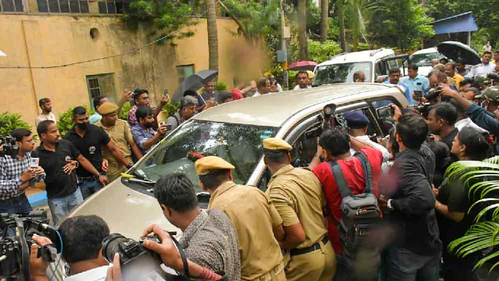 সে সময় প্রশ্ন দানা বাঁধছিল পার্থ-অর্পিতাকে বার করে আবার কোথায় যাচ্ছে ইডি?