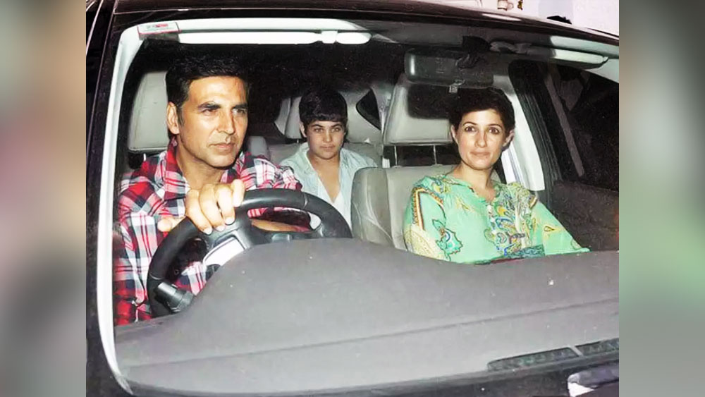 অভিনেতার শখ বিলাসবহুল গাড়ি সংগ্রহ করা। তাঁর বাড়ির গ্যারাজে সারি দিয়ে দাঁড়িয়ে রয়েছে বহুমূল্য সব গাড়ি। আট থেকে নয় কোটি টাকা মূল্যের রোলস রয়েস ফ্যান্টম থেকে শুরু করে মার্সিডিজ, পোর্সের মতো নামী ব্র্যান্ডের গাড়ি রয়েছে তাঁর সংগ্রহে।