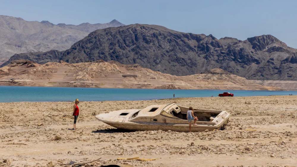 ন্যাশনাল পার্ক সার্ভিসের তরফ থেকে একটি বিবৃতিতে জানানো হয়েছে, সোমবার বিকেলেও এই হ্রদের ন্যাশনাল রিক্রিয়েশন এরিয়ার তটে অজ্ঞাতপরিচয় একটি মানব দেহাবশেষ উদ্ধার করা হয়েছে।