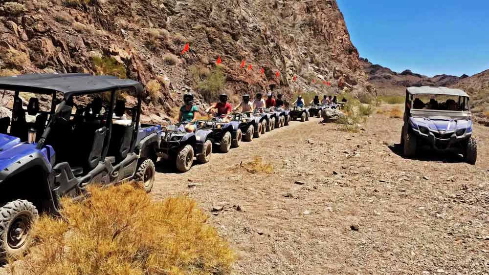 জলের স্তর নামতে প্রথমে বাক্সবন্দি এক ব্যক্তির দেহ পাওয়া যায়। মাথায় গুলি লাগার কারণে এই ব্যক্তির মৃত্যু হয়েছিল বলে তদন্তকারীদের অনুমান।