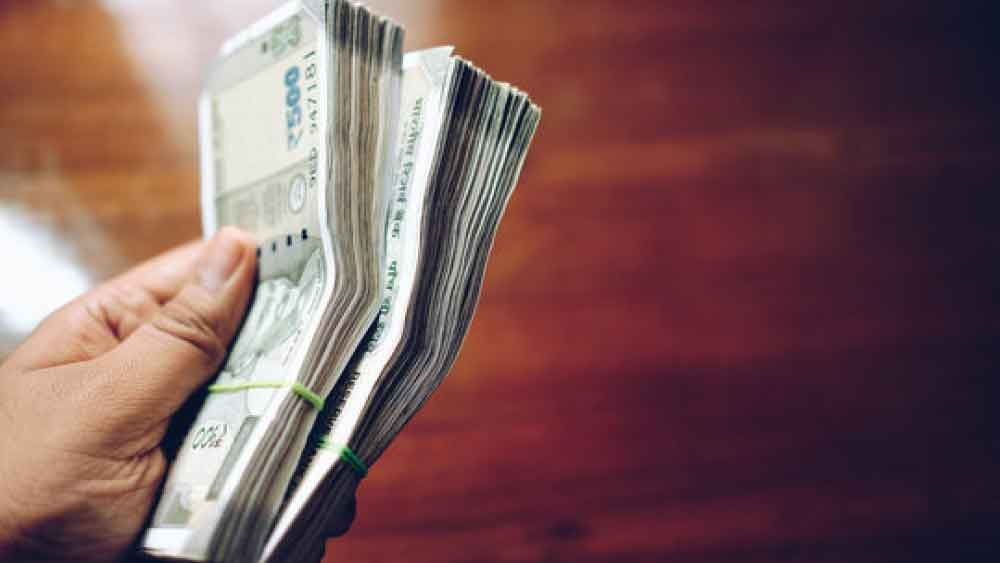 আরবিআইয়ের নিয়ম অনুযায়ী, যদি কোনও গ্রাহক ১০ বছর নিজের ব্যাঙ্ক অ্যাকাউন্টে লেনদেন না করেন, তা হলে সেই অ্যাকাউন্টে জমা টাকাকে বেওয়ারিশ ঘোষণা করা হয়।