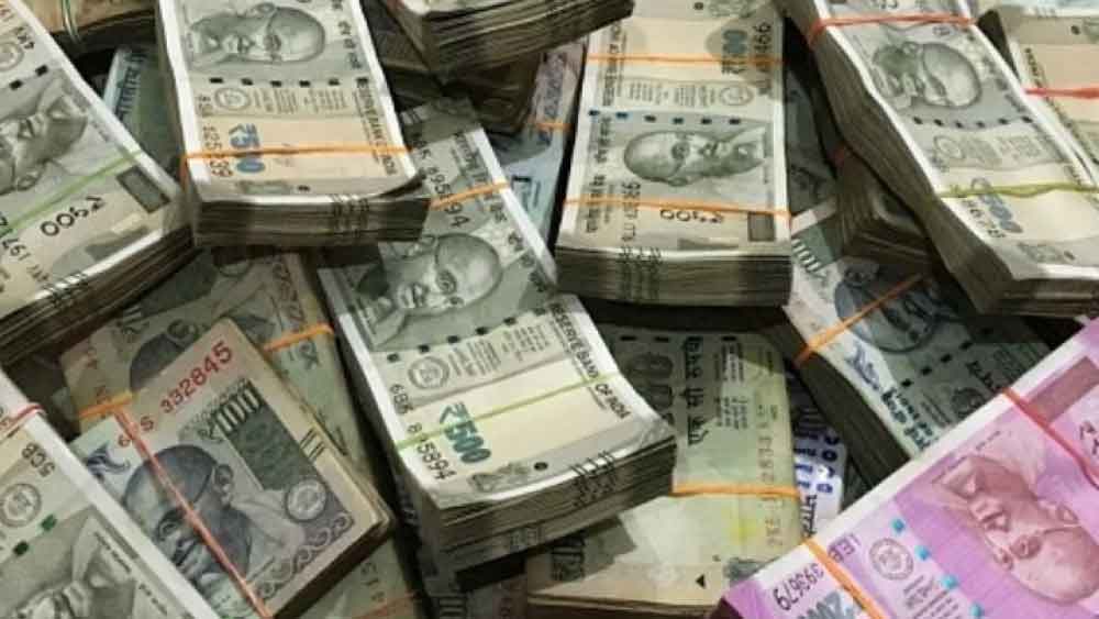 যদি কোনও গ্রাহকের দাবিহীন টাকা আরবিআইয়ের ‘ডেফ’ অ্যাকাউন্টে জমা পড়ে যায়, সেই টাকা ফেরত পেতে হলে যে ব্যাঙ্কে অ্যাকাউন্ট রয়েছে, গ্রাহককে সেই ব্যাঙ্কের সঙ্গে যোগাযোগ করতে হবে। 