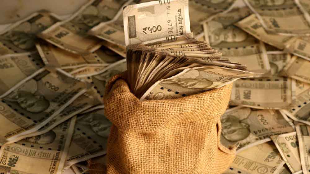 সেই টাকা ফেরত পেতে হলে অ্যাকাউন্ট হোল্ডারের প্যান কার্ড, জন্মতারিখ, নাম এবং ঠিকানা দিয়ে ওই ওয়েবসাইট থেকেই সংশ্লিষ্ট ব্যক্তির দাবিহীন টাকা সম্পর্কে বিস্তারিত জানা যাবে।   