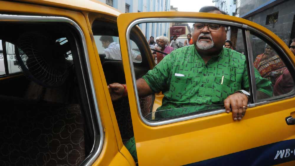 পাশাপাশি, পার্থ নির্বাচন কমিশনকে জানিয়েছিলেন, তাঁর নিজস্ব একটিও গাড়ি নেই।