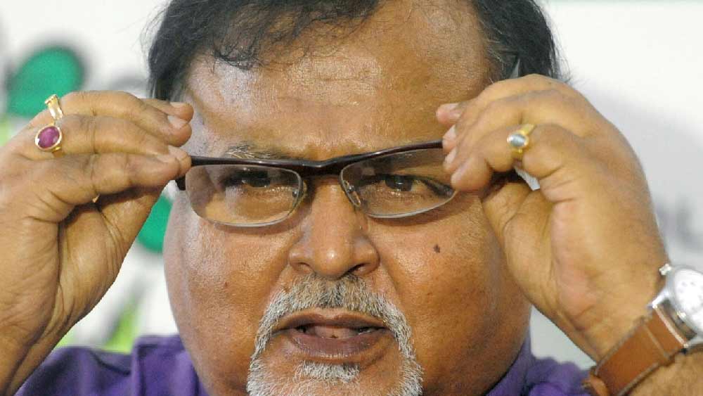 পারিবারিক সূত্রে বা নিজস্ব উপার্জনে কেনা কোনও চাষের জমিও তাঁর কাছে নেই। হলফনামায় এমনই জানান পার্থ।