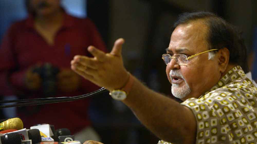 এর পর থেকেই রাজ্যের একাধিক জায়গা থেকে খবর মিলছে, পার্থের বিভিন্ন জায়গায় সম্পত্তি রয়েছে। যদিও এর সত্যতা যাচাই করেনি আনন্দবাজার অনলাইন।