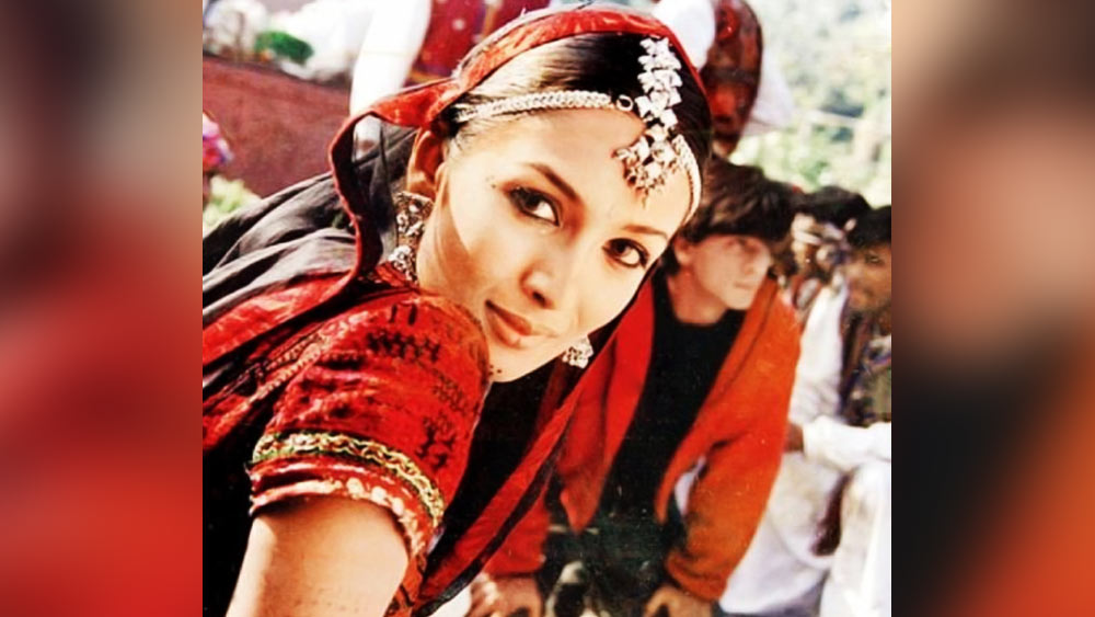 ১৯৯৮ সালে ‘দিল সে’ ছবিতে ‘ছাঁইয়া ছাঁইয়া’ নাচের দৃশ্যে প্রথম দেখা গিয়েছিল অভিনেত্রী মালাইকা অরোরা খানকে। বিভিন্ন হিন্দি ও তেলুগু ছবিতে নাচের দৃশ্যে অভিনয় করলেও বহু বছর ধরে বড়পর্দা থেকে নিজেকে বিচ্ছিন্ন রেখেছেন মালাইকা।