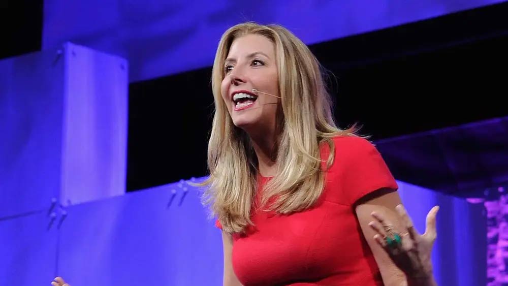 এই বিপুল বোনাস দিতে অনেকটাই পথ পেরোতে হয়েছে সারাকে। আজ তাঁর সংস্থায় ৫০০ জনের বেশি কর্মী রয়েছেন। তবে ২১ বছর আগে মাত্র লাখ চারেক টাকায় নিজের সংস্থা শুরু করেছিলেন তিনি।