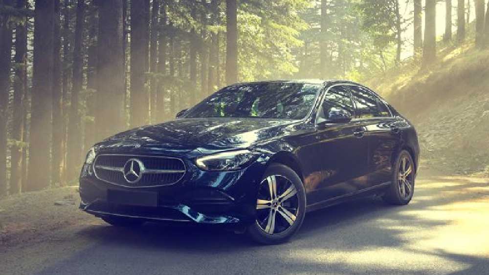 এই গাড়িগুলির আনুমানিক বাজারমূল্য কত? কবেই বা বাজারে এসেছিল এই বিলাসবহুল গাড়িগুলি?