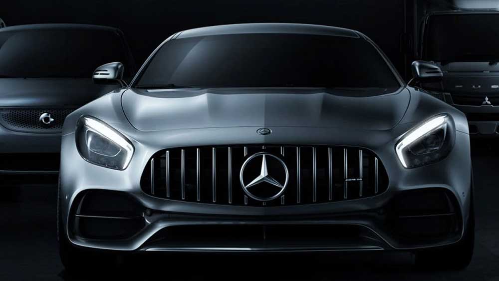 মার্সিডিজ সংস্থার গাড়িগুলি বিশ্ববাজারে বেশ জনপ্রিয়। ভারতেও এই সংস্থার যথেষ্ট ভাল বাজার রয়েছে। অত্যাধুনিক সুযোগ-সুবিধা সম্পন্ন এই গাড়িগুলির দামও অনেক।