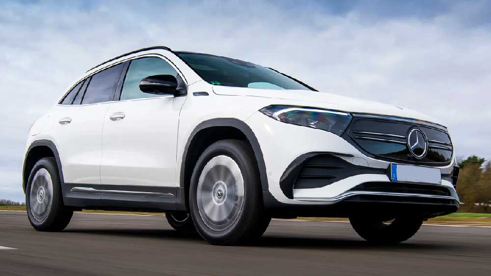 ১৯২৬ সালে এই জার্মান বিলাসবহুল গাড়ির সংস্থার প্রথম গাড়ি বাজারে আসে।