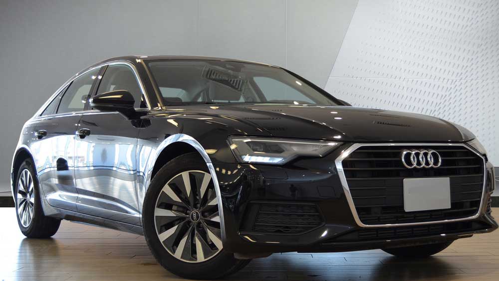 অডি গাড়ির দাম শুরু হয় ৩৫ লক্ষ টাকা থেকে। তবে মার্সিডিজের মতো এই গাড়িরও কোটি টাকা মূল্যের মডেল রয়েছে বাজারে।