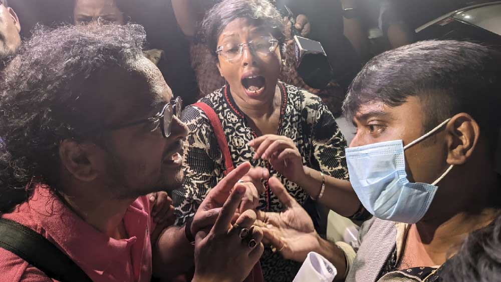 tet protest in front of abhisheks office in camac street abhishek promises to meet with them on next week dgtl