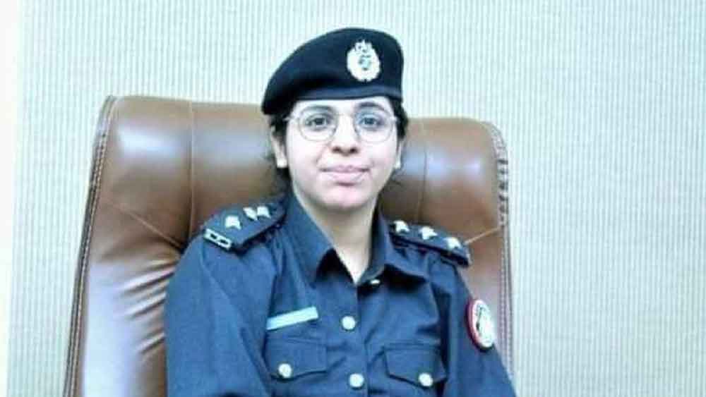 মাত্র ১ নম্বরের জন্য ডাক্তারির প্রবেশিকায় উতরোতে পারেননি। তবে সে ‘ব্যর্থতা’ ঢেকে ফেলে অন্য ক্ষেত্রে ‘সাফল্য’ খুঁজে পেয়েছেন মনীষা রূপেতা। পাকিস্তানের প্রথম হিন্দু মহিলা হিসাবে সে দেশের পুলিশের ডেপুটি সুপার পদে বসবেন তিনি। 