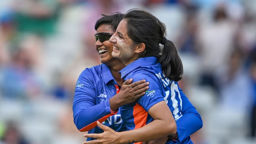 দীপ্তির সঙ্গে উচ্ছ্বাস রেণুকার।