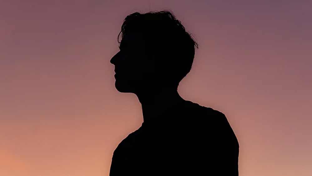 এ বিষয়টি আরও সরল ভাবে বলা যেতে পারে। ধরা যাক, আনন্দ নামে নিউ ইয়র্কবাসী এক ব্যক্তি ভারতে তাঁর তুতো ভাই অমিতকে এক কোটি কালো টাকা হাওয়ালার মাধ্যমে পাঠাতে চান।