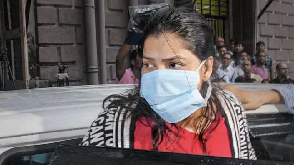 ইডি সূত্রে আরও জানা গিয়েছে, অর্পিতা এবং ‘ইচ্ছে এন্টারটেইনমেন্ট’-এর নামে ভাঙড়ের তাড়দহে ১০ বিঘা জমি কেনা হয়েছিল। ২০১৮ সালে এই জমি কেনা হয়। এর মধ্যে প্রায় ৭ বিঘা জমি রয়েছে অর্পিতার নামে। বাকি প্রায় তিন বিঘা রয়েছে ‘ইচ্ছে এন্টারটেইনমেন্ট’-এর নামে। স্থানীয় সূত্র অনুযায়ী, বর্তমানে ওই এলাকায় বিঘাপ্রতি জমির দাম প্রায় ২০ লক্ষ টাকা।