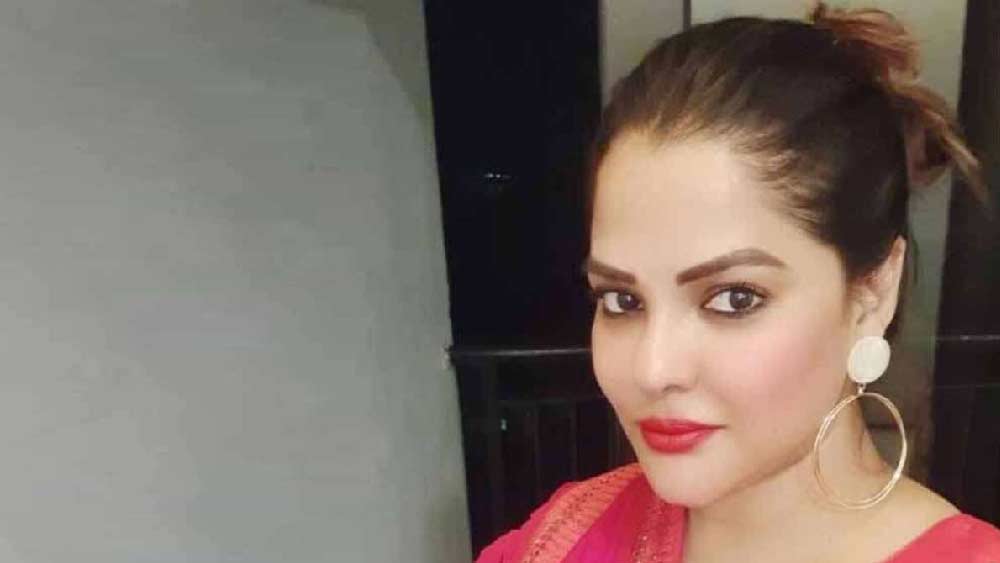 টালিগঞ্জের ফ্ল্যাট থেকে অভিযান চালানোর দিন ১৮টি দামি মোবাইল ফোনও উদ্ধার করে তদন্তকারী দল।