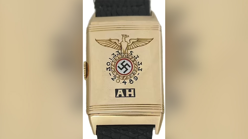 নিলাম হওয়ার আগে থেকেই অবশ্য এ নিয়ে বিতর্ক ছড়িয়েছে। ইহুদি নেতারা একে ‘জঘন্য’ বলে আখ্যা দিয়েছেন। তাঁদের অভিযোগ, হিটলারের হাতঘড়ি নিলামে তুলে এক কালের নাৎসি একনায়কের সমর্থকদেরই সাহায্য করেছে আলেকজান্ডার হিস্টরিক্যাল অকশনস নামে আমেরিকার ওই নিলামঘর।