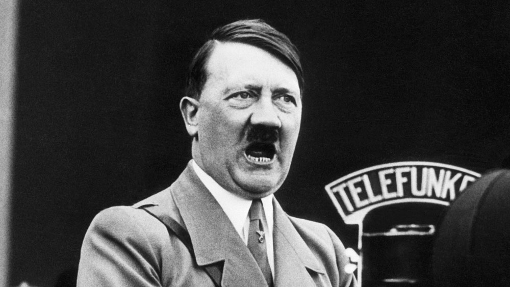 ব্রিটিশ সংবাদমাধ্যম সূত্রে খবর, ওই হাতঘড়িতে তিনটি তারিখও খোদিত রয়েছে। তার মধ্যে একটি হিটলারের জন্মদিন এবং অন্যটি জার্মানির চ্যান্সেলর পদে হিটলারের নাম ঘোষণা করার দিন।