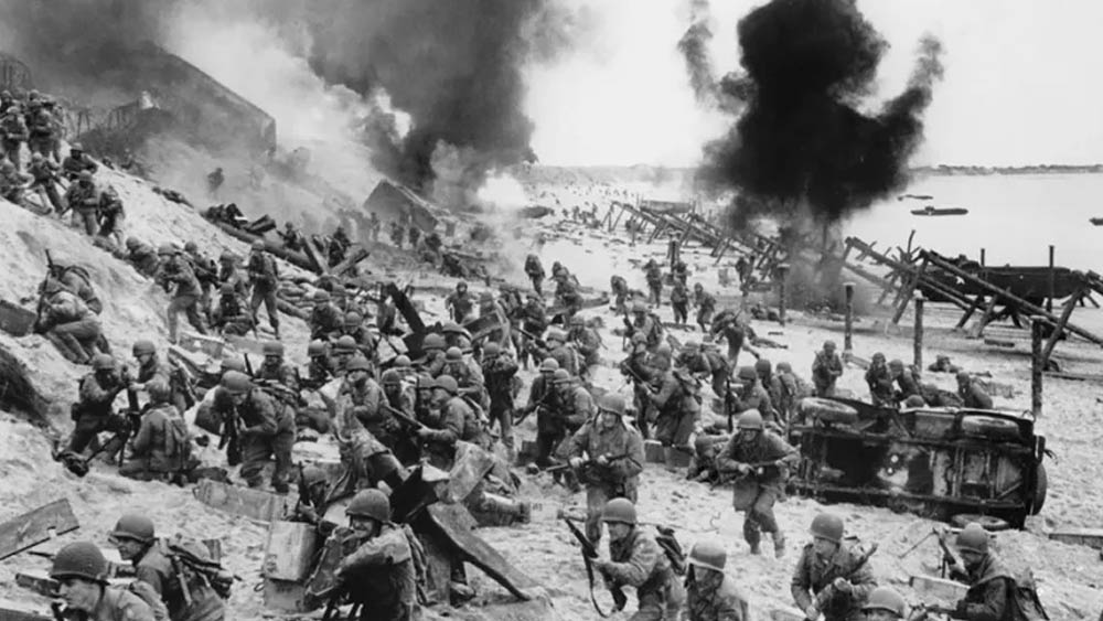 ইউরোপীয় ইহুদি ইউনিয়নের চেয়ারম্যান তথা ইহুদি ধর্মগুরু মেনাকেম মার্গোলিনের মতে, নাৎসিদের আদর্শ হিসেবে গণ্য করা জনগোষ্ঠীর হাত শক্ত করবে এই নিলাম। তাঁর কথায়, ‘‘ইতিহাসের সমস্ত ঘটনা থেকেই শিক্ষা নেওয়া উচিত। তবে যেগুলি আপনার বিক্রি করছেন, সেগুলি থেকে নয়। নাৎসি জমানার ওই স্মারকগুলি সংগ্রহশালায় পাঠানো উচিত।’’