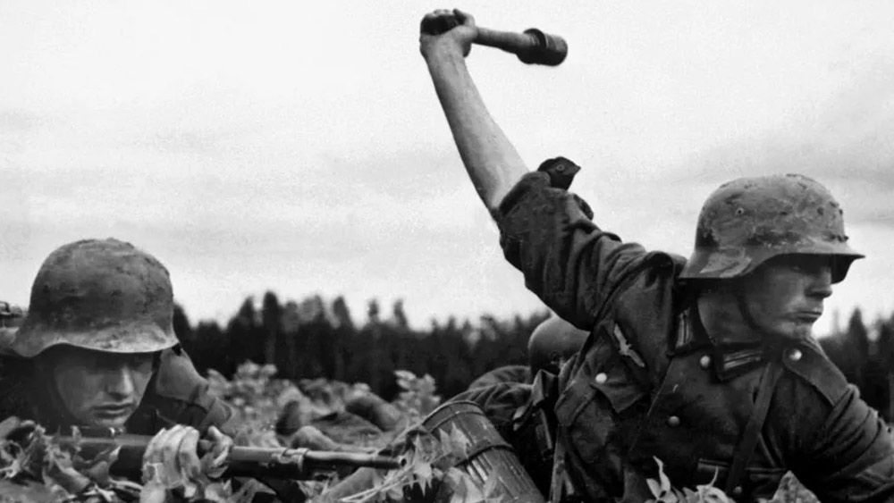 যদিও ইহুদি নেতাদের অভিযোগ উড়িয়ে দিয়েছেন নিলামঘর কর্তৃপক্ষ। নিলামঘরের সহ-সভাপতি মিন্ডি গ্রিনস্টাইনের পাল্টা দাবি, ‘‘ভাল হোক বা খারাপ, সমস্ত কিছুই সংরক্ষণ করা উচিত। ইতিহাসের নিদর্শনকে ধ্বংস করলে ঐতিহাসিক সত্যের অপলাপ করা হবে।’’