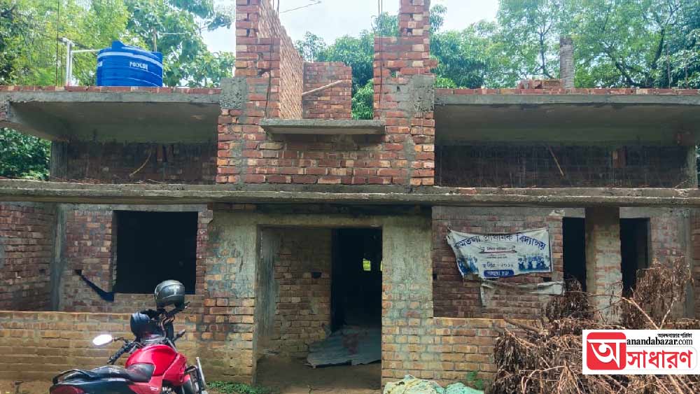 কার্তিকের স্বপ্নের এই পাকা বাড়িতেই এখন চলে গ্রামের একমাত্র প্রাইমারি স্কুল