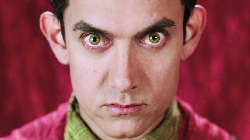 রাজকুমার হিরানি পরিচালিত ‘পিকে’ ছবিটি বক্স অফিস থেকে ৮৫৪ কোটি টাকা উপার্জন করে। এই সিনেমাটি অন্তিম দৃশ্য অবধি দর্শকদের গল্পের সঙ্গে বেঁধে রাখে। অন্তিম দৃশ্যে বিশেষ চরিত্রটি সাসপেন্সের ছোঁয়া রেখে যায়।