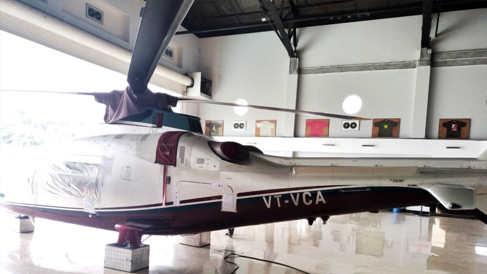  ‘দেশের সবচেয়ে বড় ব্যাঙ্ক জালিয়াতি’র তদন্তে নেমে অভিযুক্ত এক ব্যবসায়ীর বাড়িতে চোখ ছানাবড়া হয়ে গিয়েছে সিবিআইয়ের। ওই ব্যবসায়ীর পেল্লাই চেহারার ঘর থেকে পাওয়া গিয়েছে ‘বিতর্কিত’   অগুস্তা ওয়েস্টল্যান্ড হেলিকপ্টার। যার জেরে আবারও খবরের শিরোনামে অগুস্তা কপ্টার বিতর্ক। 