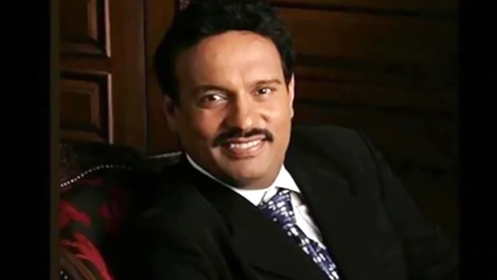 দিওয়ান হাউসিং ফিন্যান্স লিমিটেডে (ডিএইচএফএল) ৩৪ হাজার কোটি টাকার জালিয়াতি মামলায় অভিযুক্ত ব্যবসায়ী অবিনাশ ভোঁসলের পুণের বাড়িতে হানা দেয় সিবিআই। সেখান থেকে এই   কপ্টার বাজেয়াপ্ত করা হয়েছে।